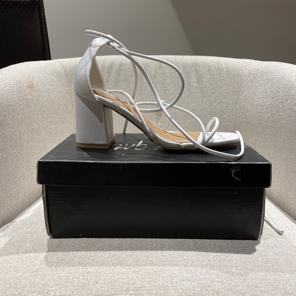 Block Heel Sandle- White